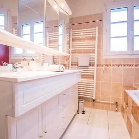 Сasa de vacaciones Le Repos De L'aubance , Avec Grand Jardin Et *